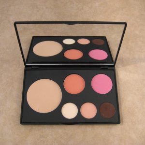 Artist's Palette - Foundation, 2 Blush, 3 Eye Shadow (Matte)